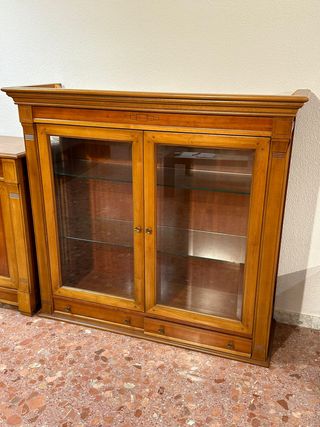 Consola y Vitrina de cerezo