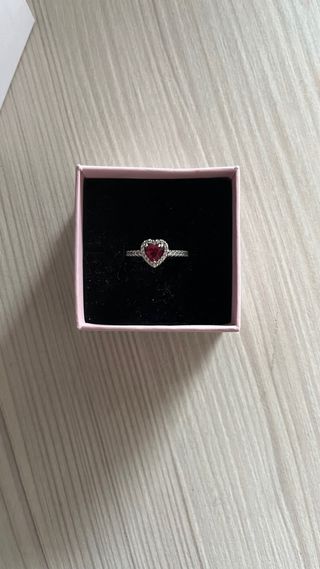 Anillo Pandora Rojo y Plateado Corazón.