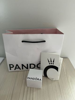 Anillo Pandora Rojo y Plateado Corazón.