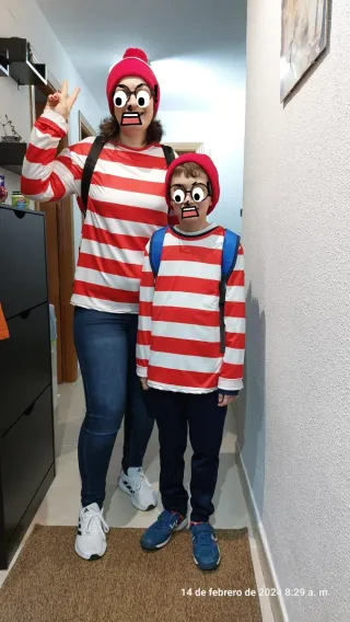 Lote Disfraz Wally Niño/Adulto Rayas Rojas y Blanc