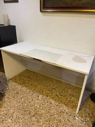 Escritorio/Mesa despacho madera pintada en blanco.