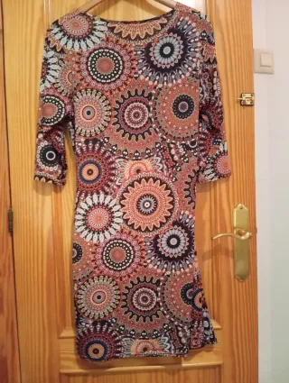 Vestido escotado estampado