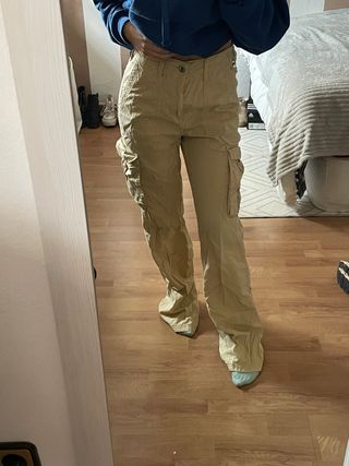 Pantalones cargo beige
