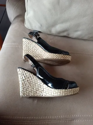 Sandalias negras mujer UNISA