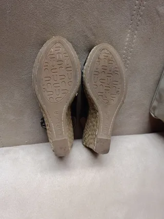 Sandalias negras mujer UNISA