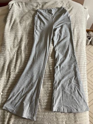 Pantalones acampanados grises