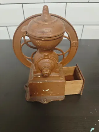 Molinillo de café antiguo