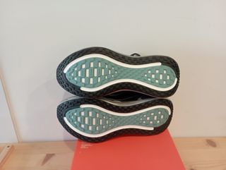 Nike (40,5 EU) Vomero Plus Antracita
