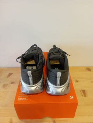 Nike (40,5 EU) Vomero Plus Antracita