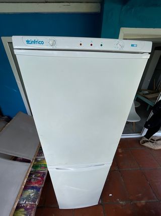 Congelador vertical Infrico