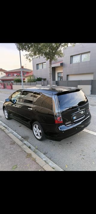 Mitsubishi Grandis 2005