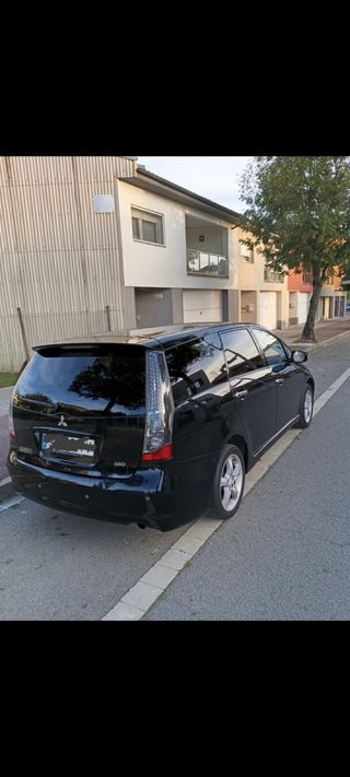 Mitsubishi Grandis 2005