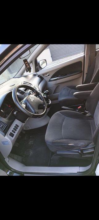 Mitsubishi Grandis 2005