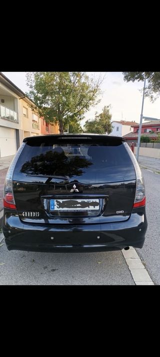 Mitsubishi Grandis 2005