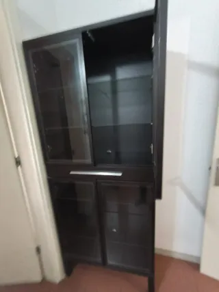 Armario vitrina cristal negro