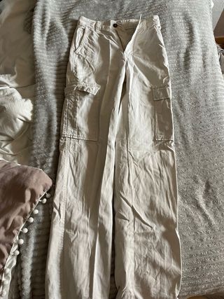 Pantalones cargo beige