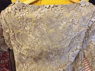 Vestido HOSS INTROPIA encaje beige