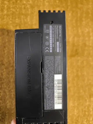 PlayStation 2 con controller e gioco