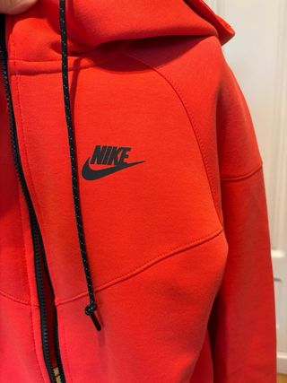 Chaqueta deportiva Nike roja