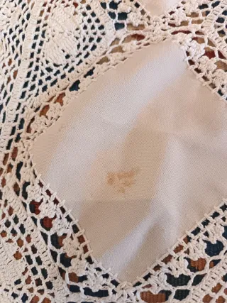 Centrotavola uncinetto con pere ricamate