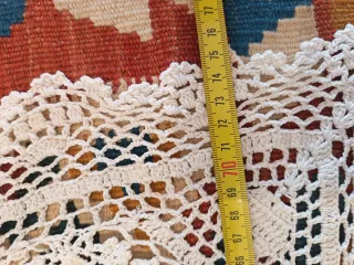 Centrotavola uncinetto con pere ricamate