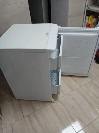 Congelador vertical Indesit