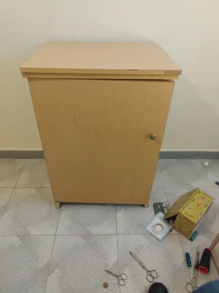 Mesa para máquina de coser de madera