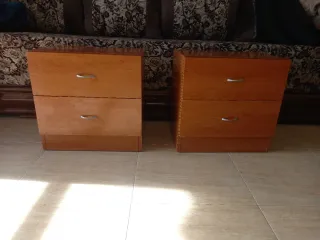 Mesita de noche de madera