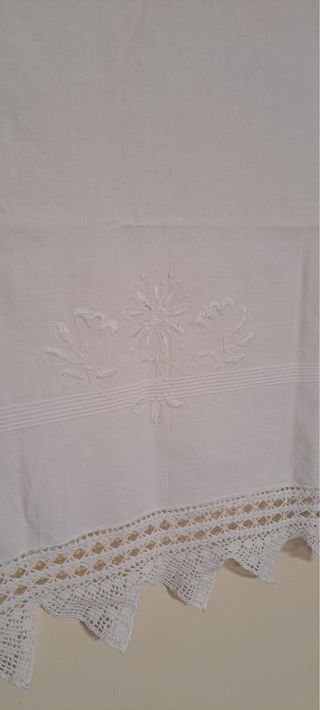 Tovaglia in lino con pizzo