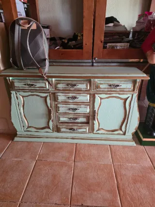 Mueble vintage madera verde y dorado