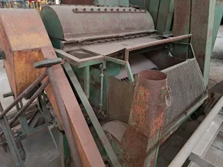 Trilladora de legumbres con tolva.