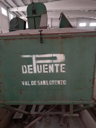 Trilladora de legumbres con tolva.