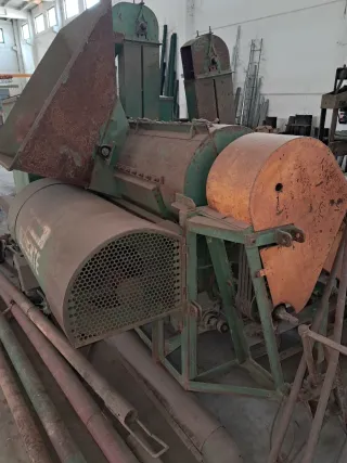 Trilladora de legumbres con tolva.