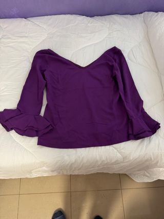 Blusa morada con volantes