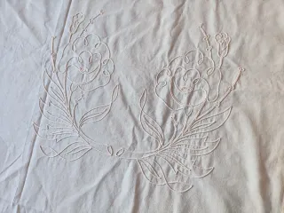 Cortinas de tela blancas con bordado