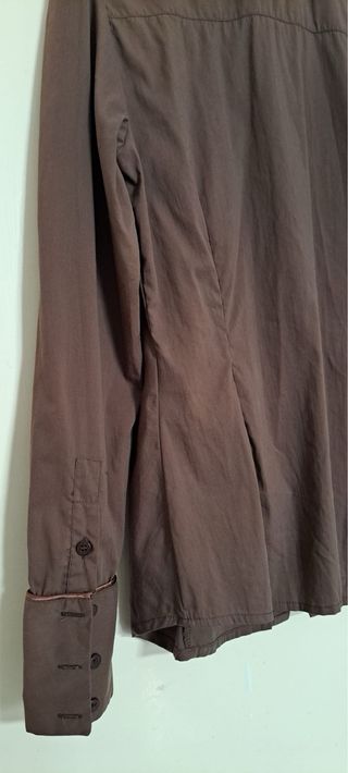 Camicia marrone con taschini