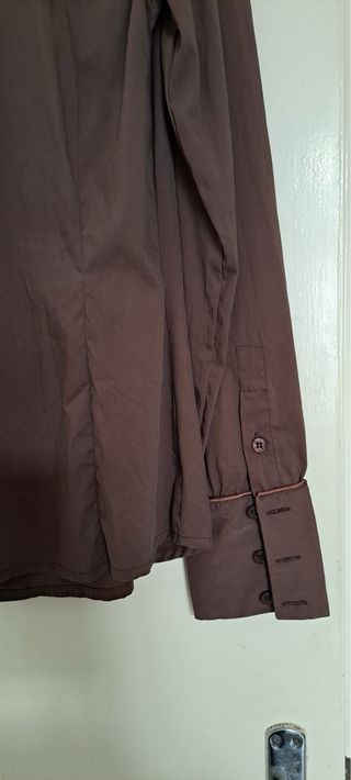 Camicia marrone con taschini