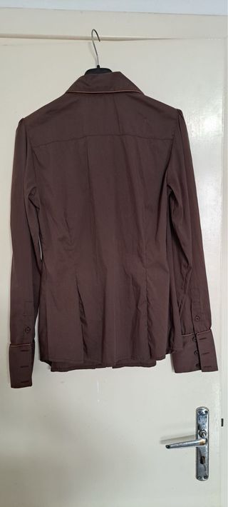 Camicia marrone con taschini