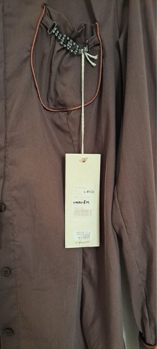 Camicia marrone con taschini