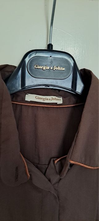 Camicia marrone con taschini