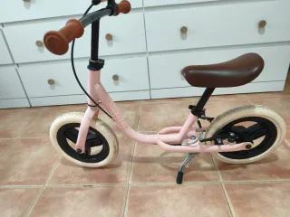 Bici sin pedales Btwin con freno y caballete