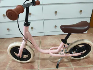 Bici sin pedales Btwin con freno y caballete
