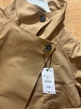 Chaqueta trench corta Zara