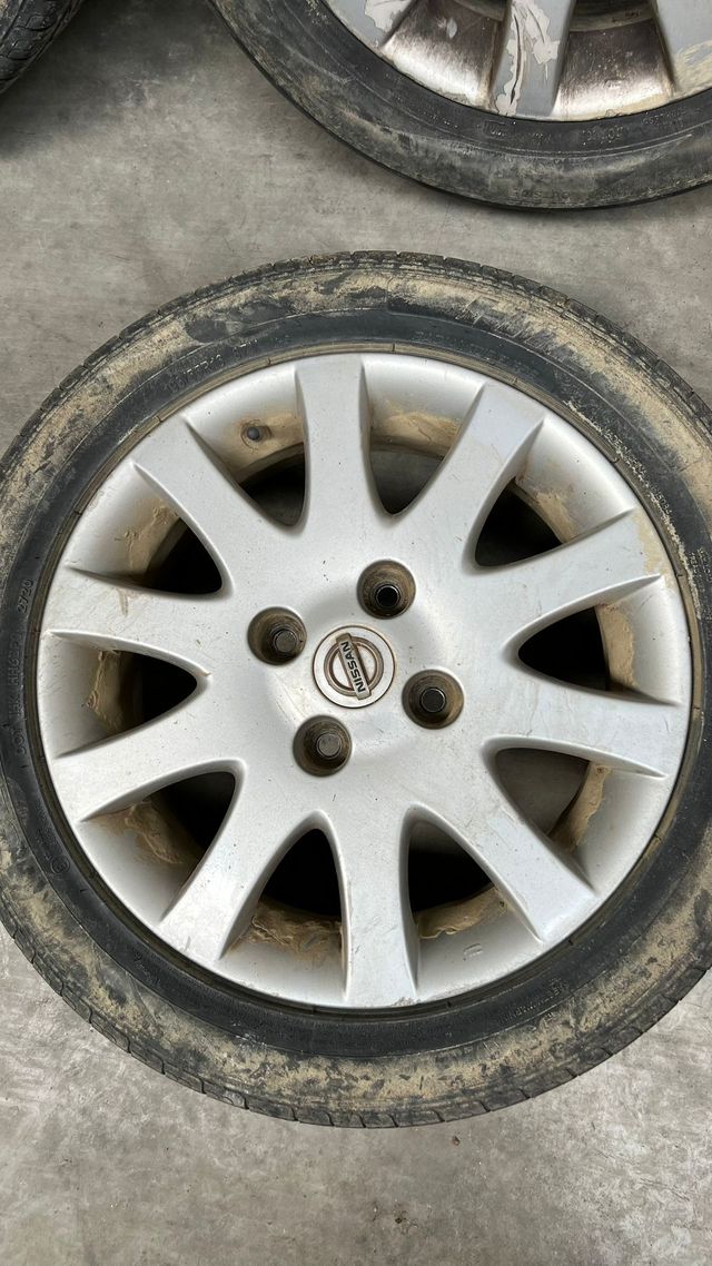 Llantas Nissan Almera 16
