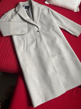 Abrigo Top Cortefiel gris perla