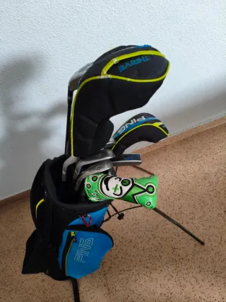 Bolsa de golf PING con palos