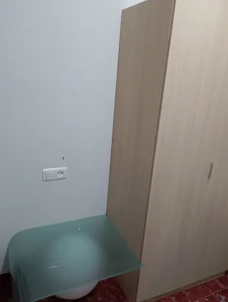 2 armarios de madera color beige,40 euros cada uno