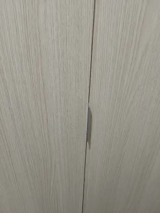 2 armarios de madera color beige,40 euros cada uno