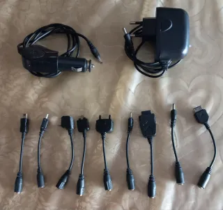 Adattatori Caricabatteria Auto e Casa