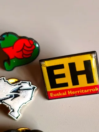 Lote de 7 Pines Antiguos Euskal Herria